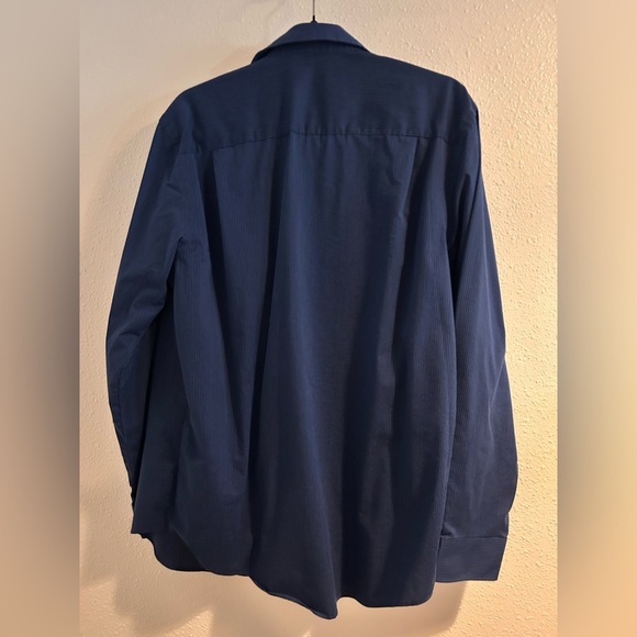 Van Heusen Men's Blue Dress Shirt Size Medium 15 - 15.5 - Picture 3 of 6